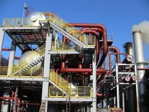 Caldeiraria industrial — peça metálica em fabricação